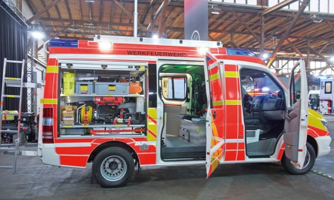 Vorauslöschfahrzeug der Firma Rosenbauer für die Werkfeuerwehr der Daimler AG im Werk Gaggenau (D).