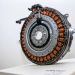 Der Elektromotor hilft bei der Anfahrt und dient als Stromlieferant beim Bremsen.