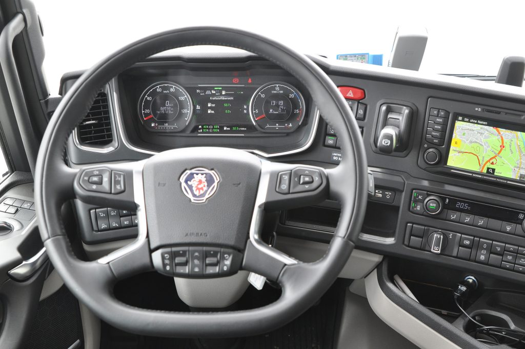 Scania V8 Fahrbericht TIR transNews