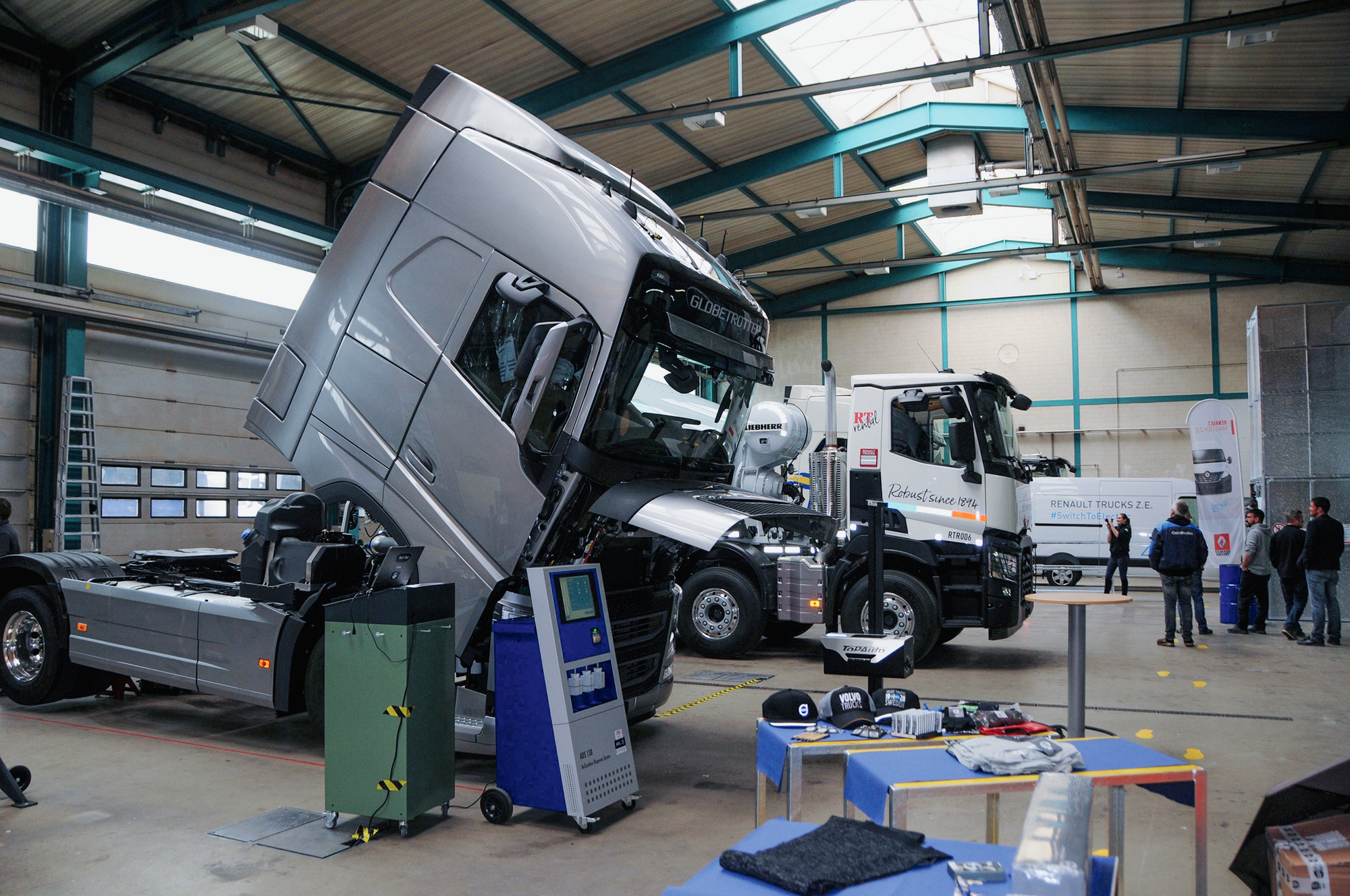 Peter Winter­thur Fahrzeugbau AG Truck Center Zürich Ost Volvo Group TIR transNews