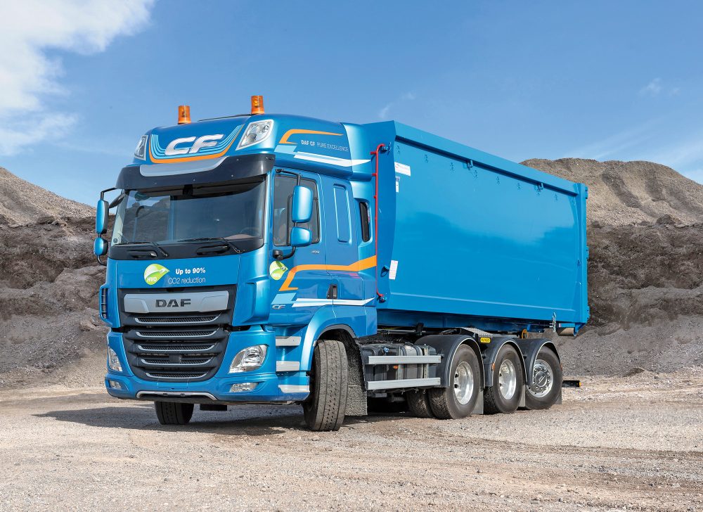 Doppelt angetriebene Tridem-Achse mit gelenkter Nachlauf­achse DAF TIR transNews