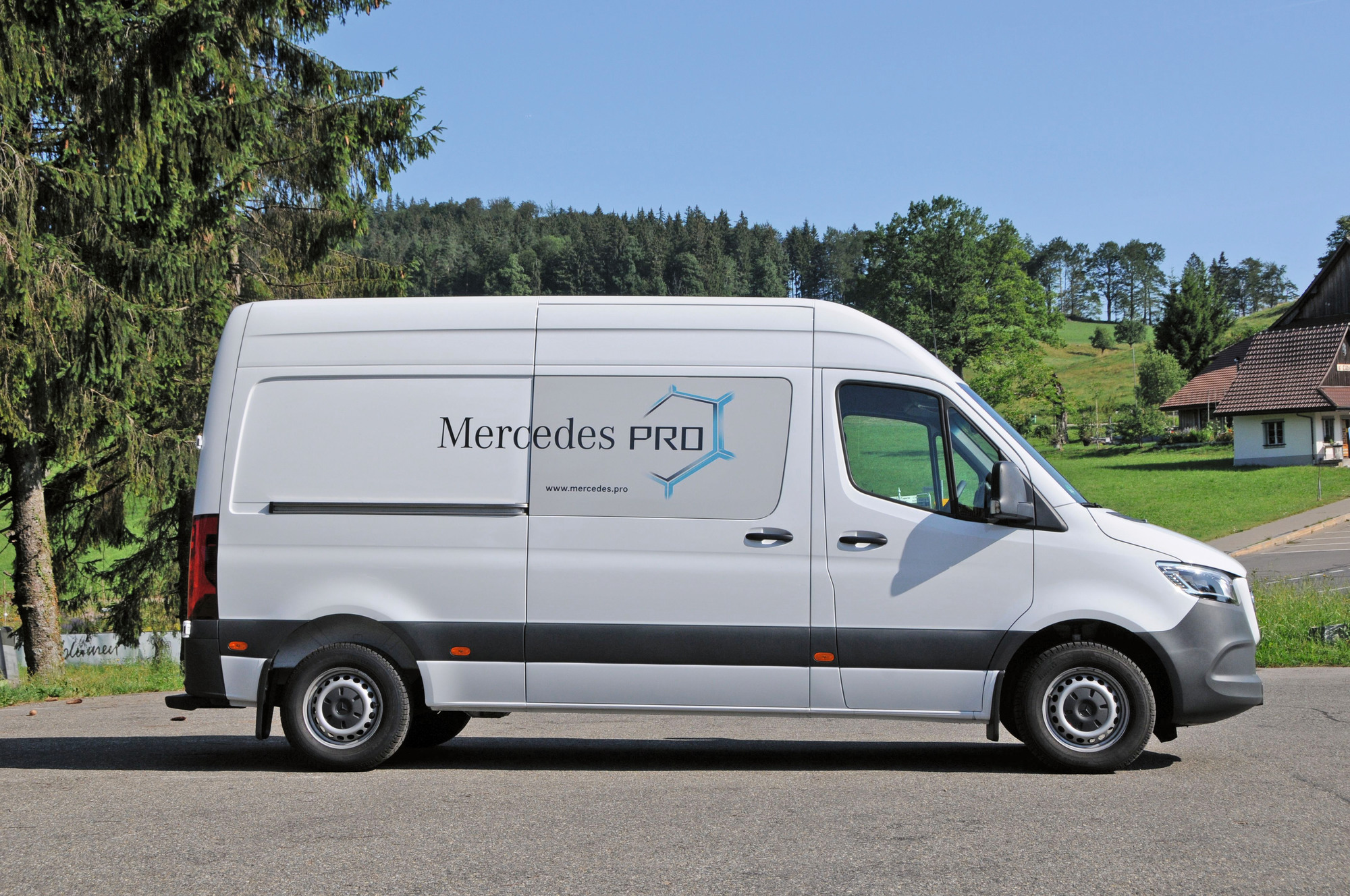 Mercedes-Benz Sprinter nun auch mit Frontantrieb - Ihr Motorsport