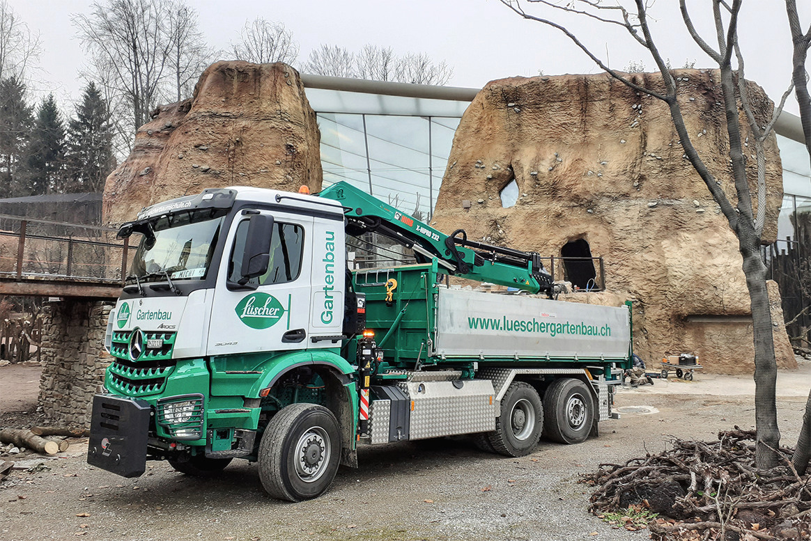 Mercedes-Benz Arocs 3043 6×4/4 Lüscher Gartenbau TIR transNews