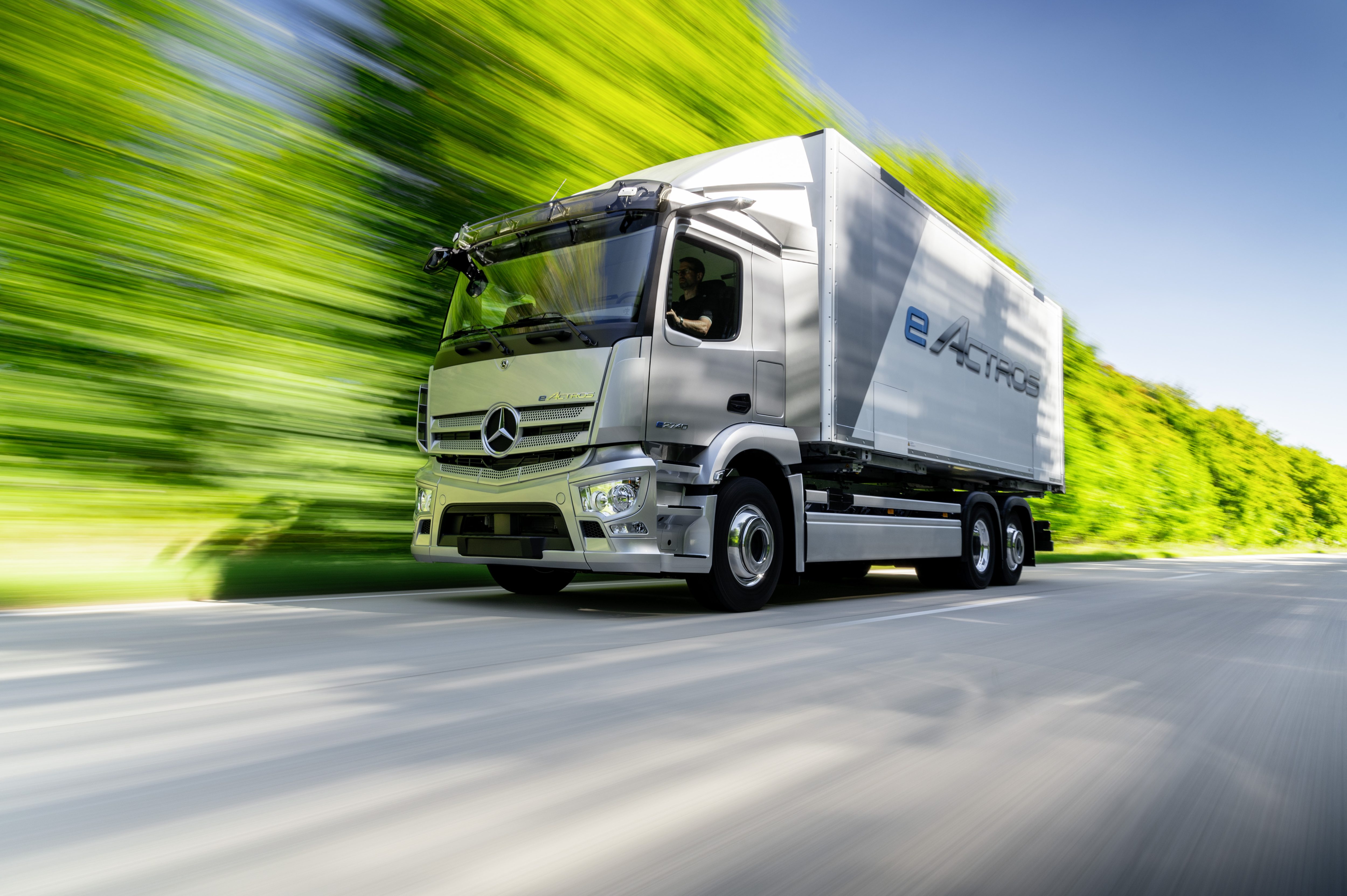 Mercedes-Benz Werk Wörth Serienproduktion eActros 2021 TIR transNews