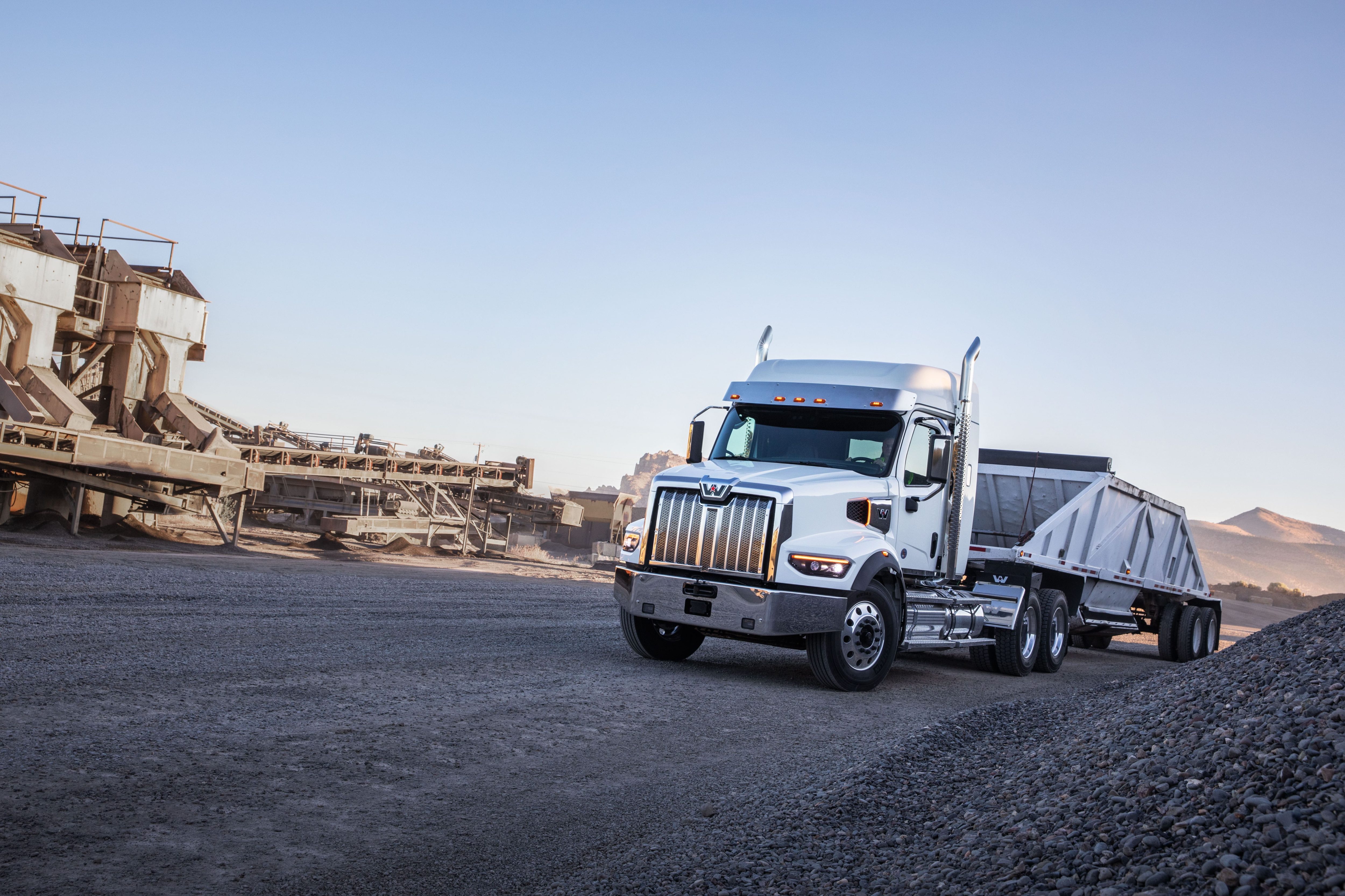 Daimler Trucks Western Star 49X TIR transNews