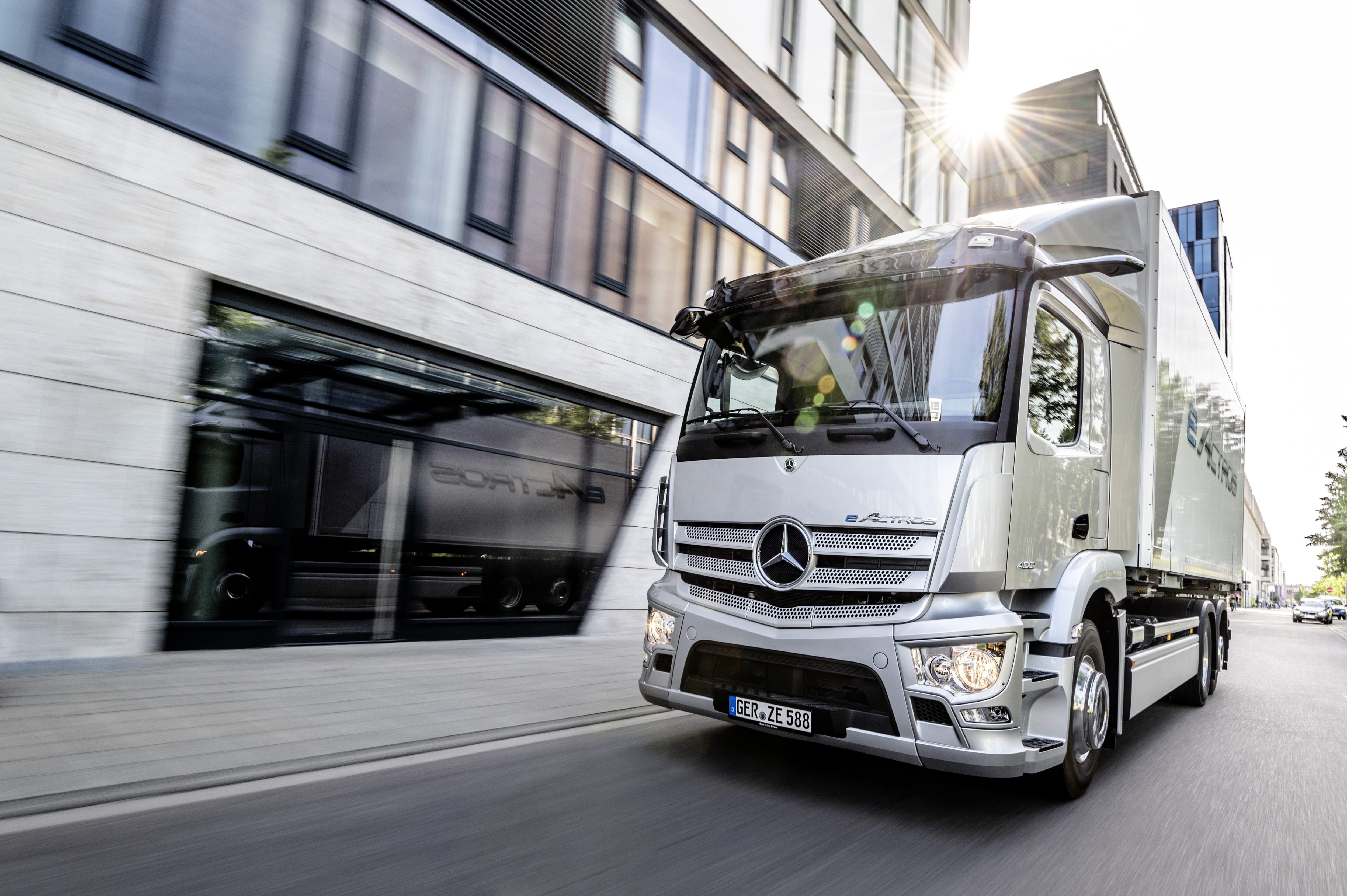 Mercedes-Benz eActros Weltpremiere 2021 TIR transNews