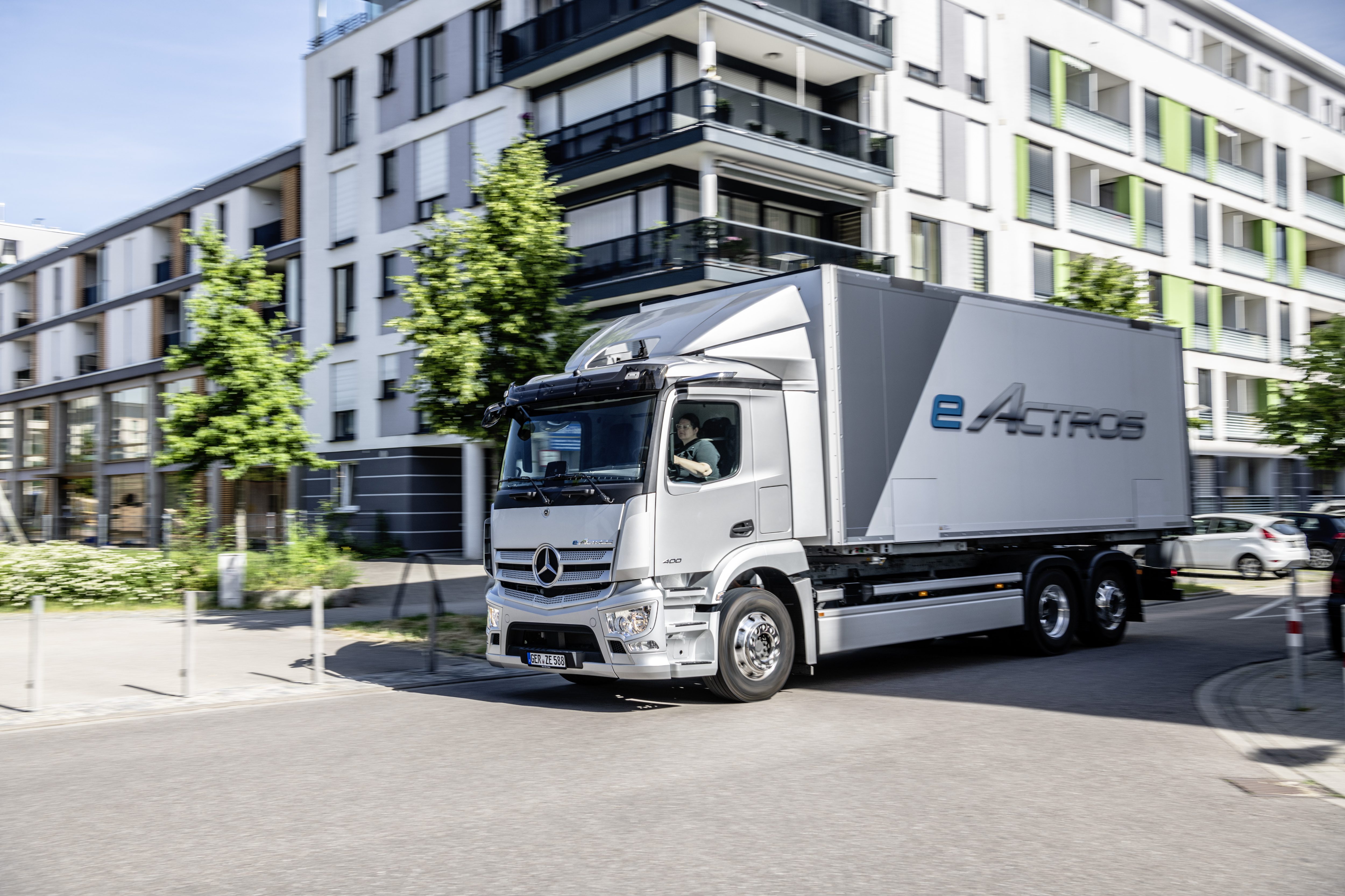 Mercedes-Benz eActros Weltpremiere 2021 TIR transNews