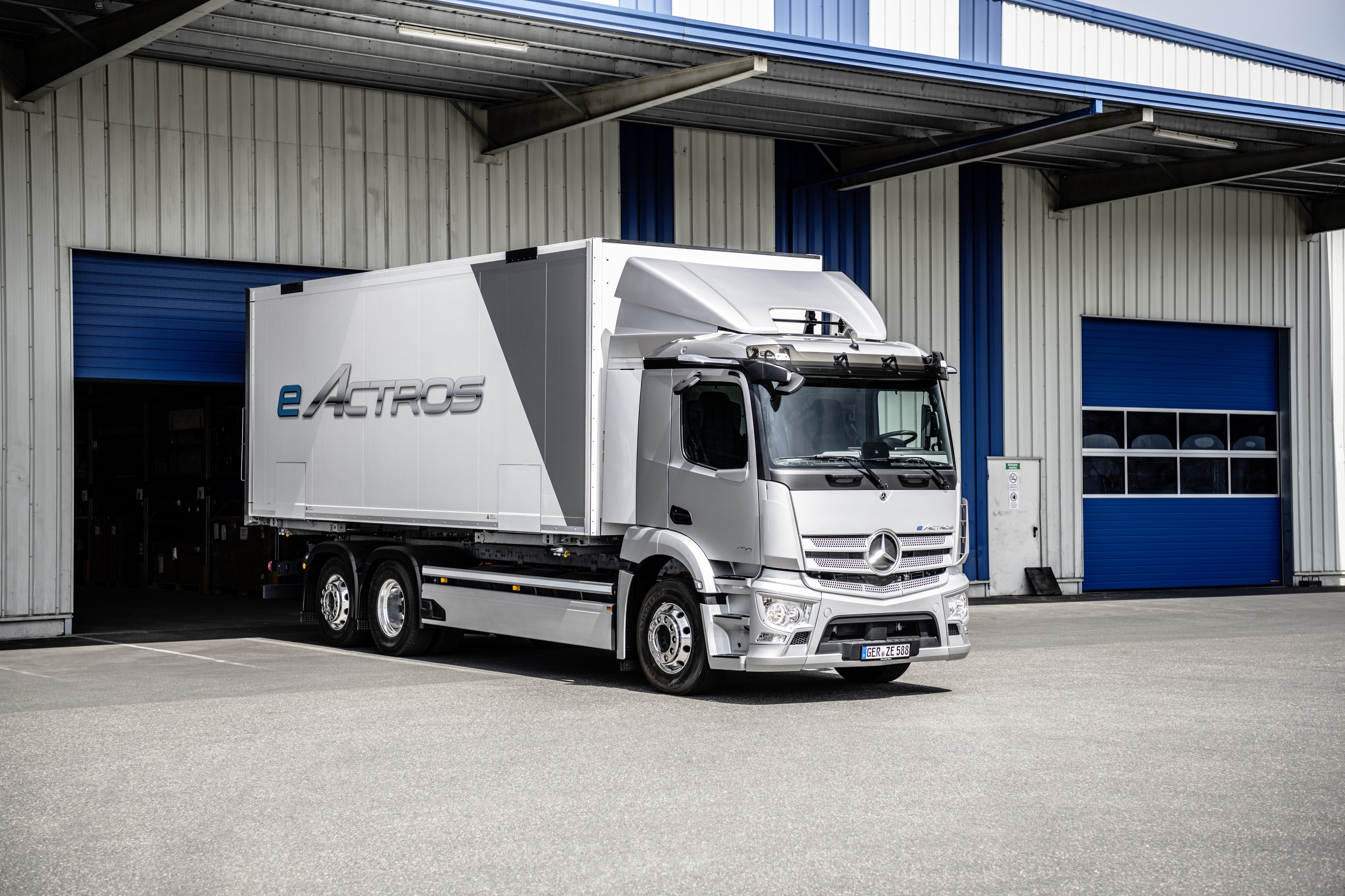 Mercedes-Benz eActros Weltpremiere 2021 TIR transNews