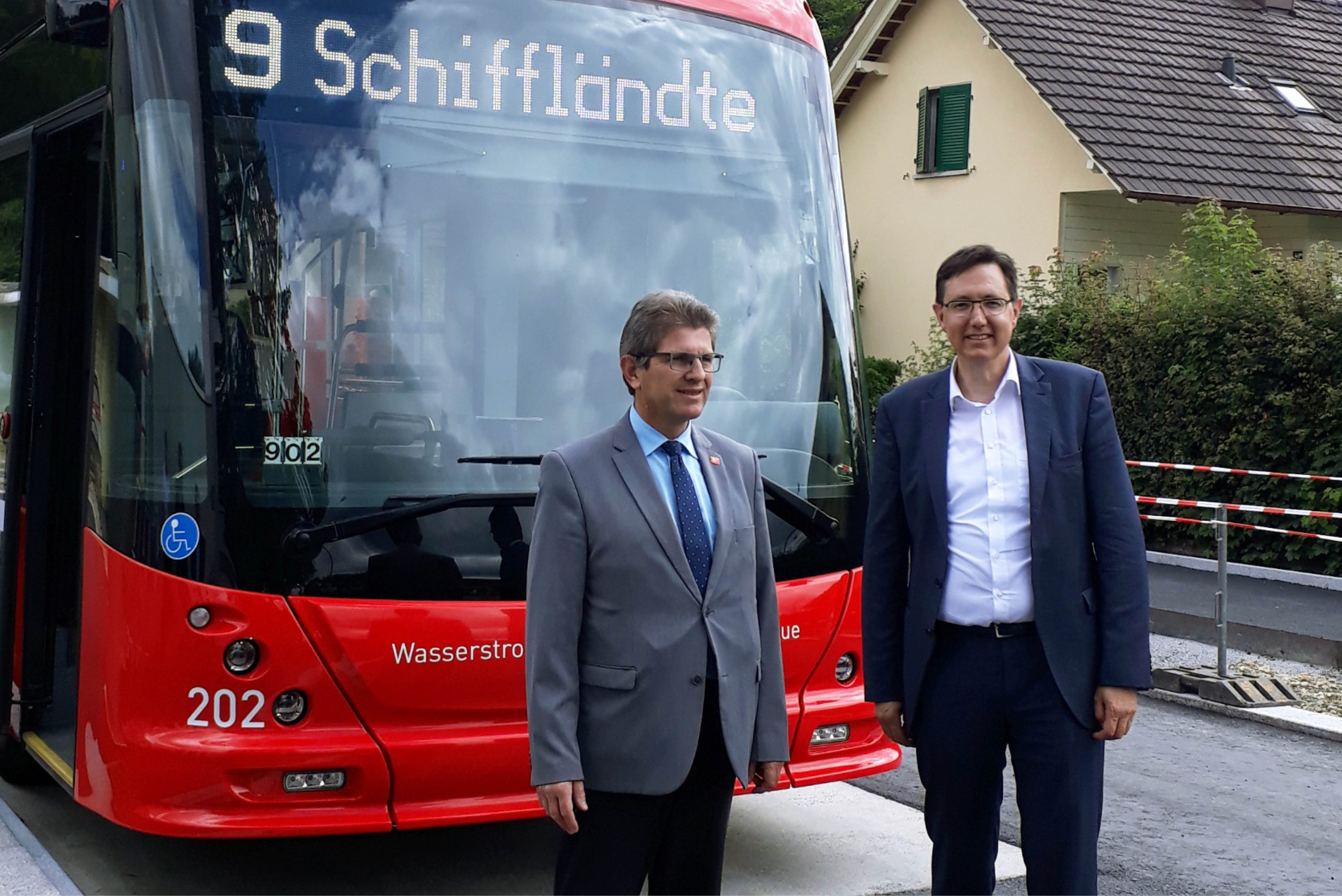Hess-Gelenkbusse lighTram Biel TIR transNews