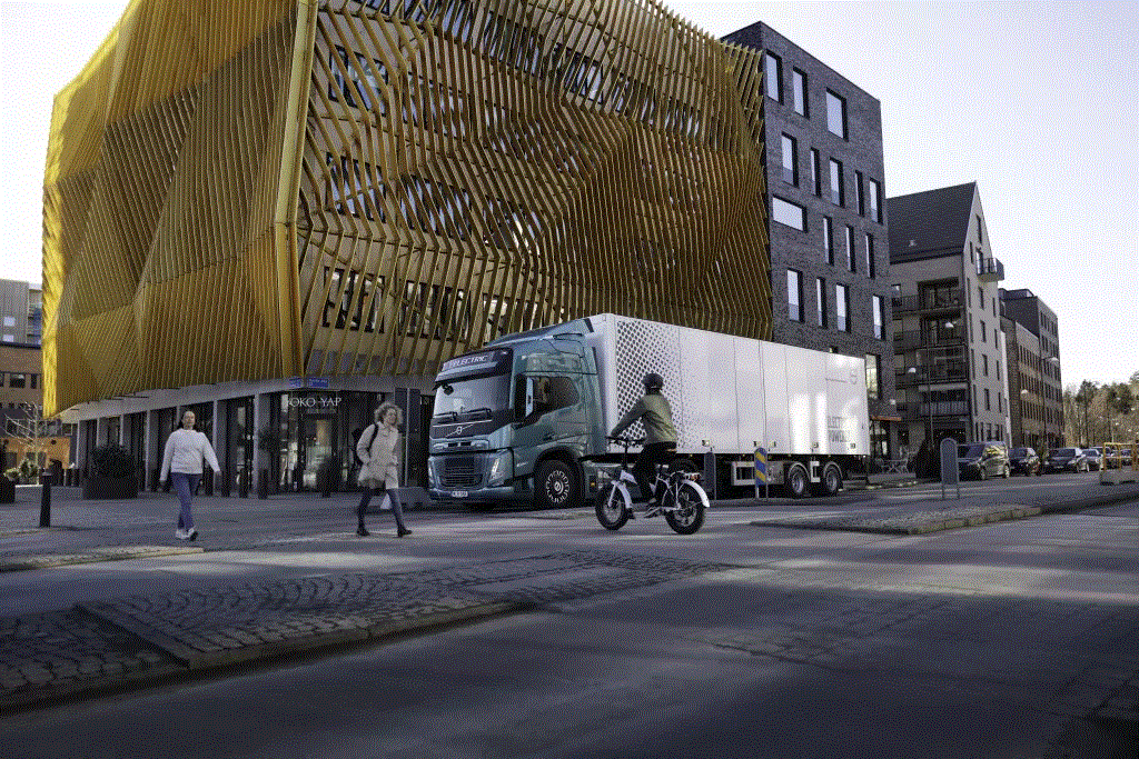 100 FM Electric Volvo Trucks Niklas Andersson Roger Alm TIR transNews