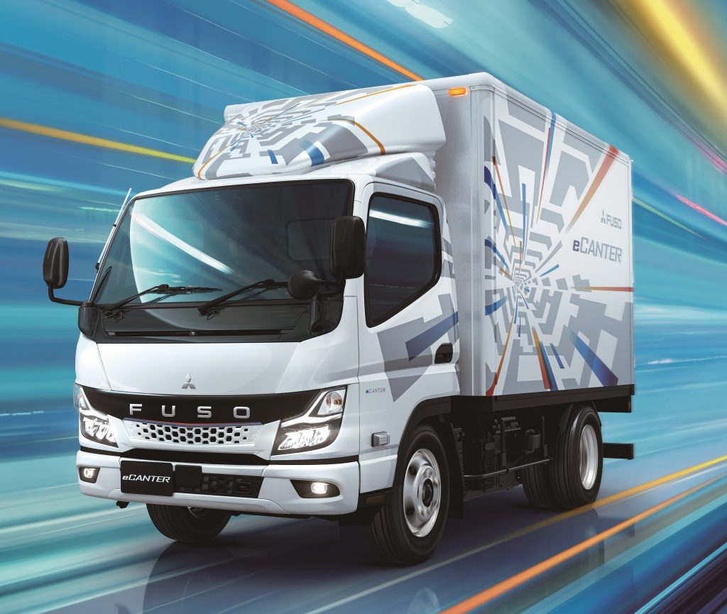 Weltpremiere Fuso eCanter TIR transNews