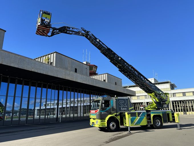 E-Autodrehleiter Rosenbauer TIR transNews