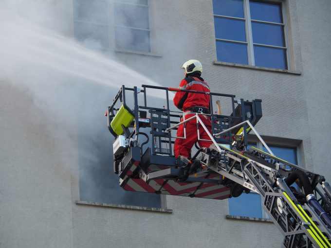 E-Autodrehleiter Rosenbauer TIR transNews