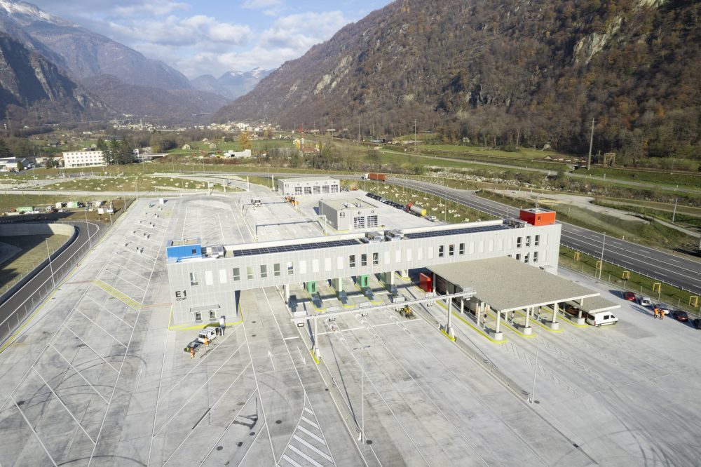 Schwerverkehrskontrollzentrum SVKZ Giornico TIR transNews