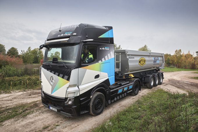 Bausegment goes Elektro Mercedes-Benz Trucks TIR transNews