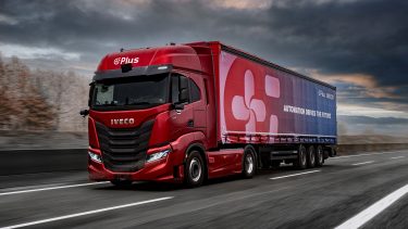 Iveco und Plus auf öffentlichen Strassen TIR transNews