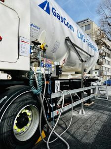 LNG-Tankstelle Muttenz Iveco Gasverbund Mittelland AG TIR transNews