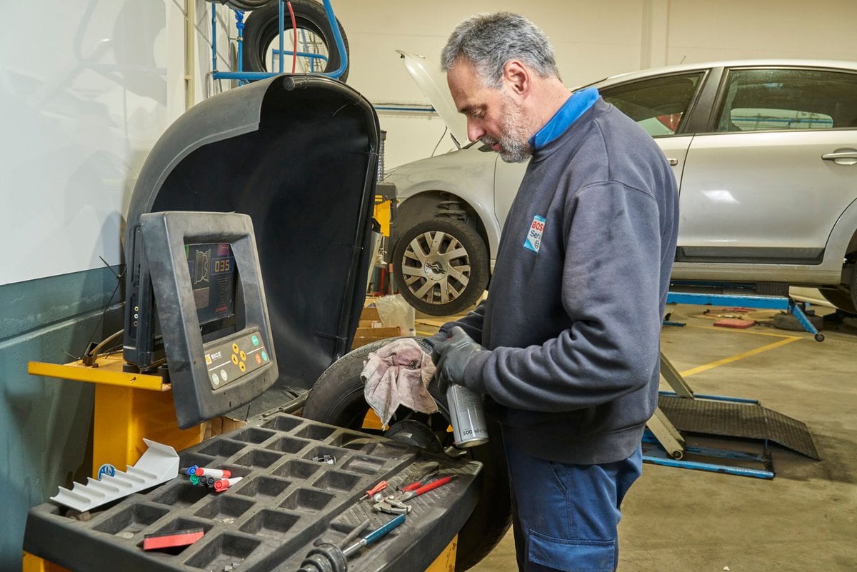 Mehrwegtextilien: Nachhaltigkeit erreicht die Autowerkstatt - TIR transNews