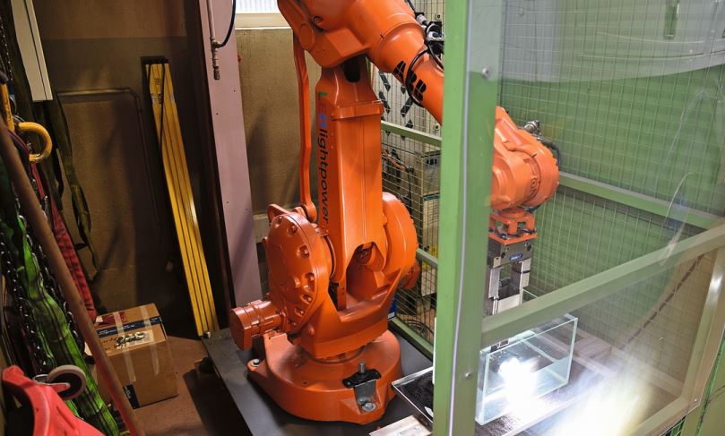 Mit diesem Roboter werden Leuchtmittel auf Herz und Nieren geprüft, um deren Zuverlässigkeit sicherzustellen.
