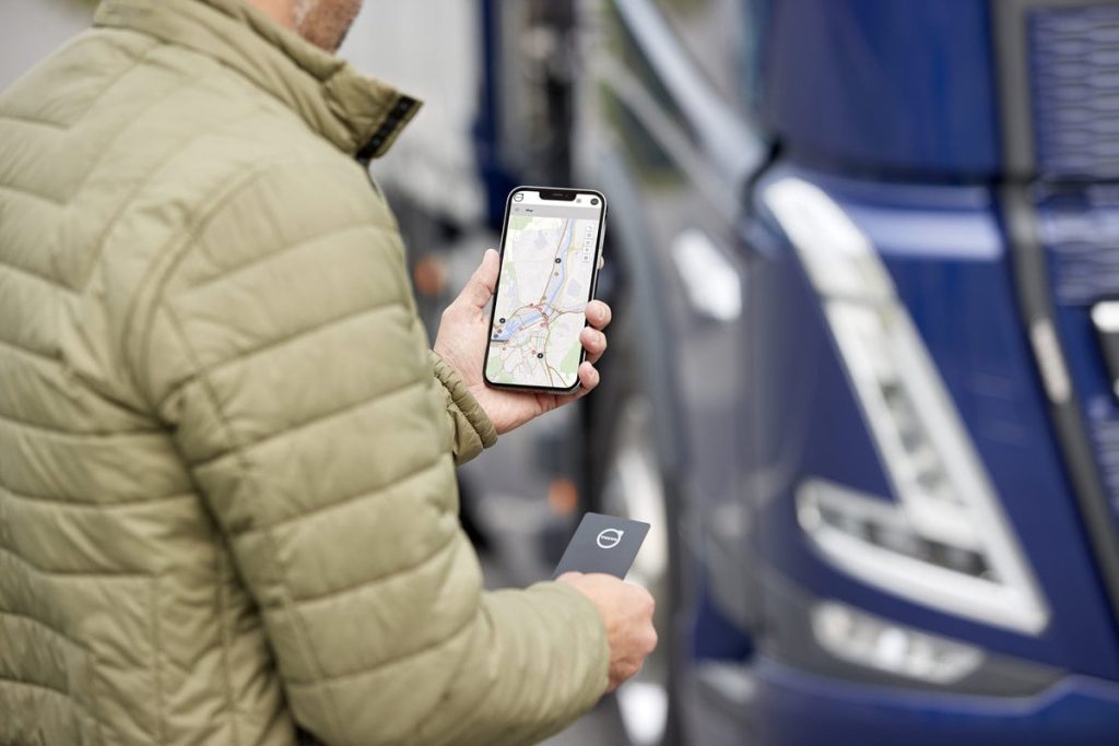Volvo Trucks Schnellladen von Elektro-LKW TIR transNews