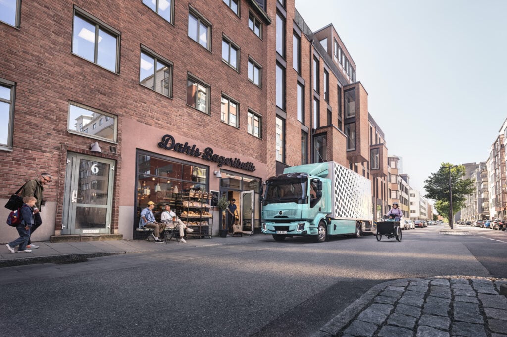 Volvo Trucks FL Electric TIR transNews