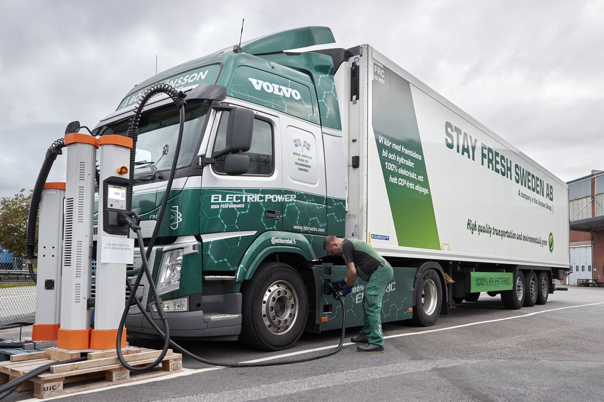 Volvo Trucks E-LKW im Dauereinsatz TIR transNews