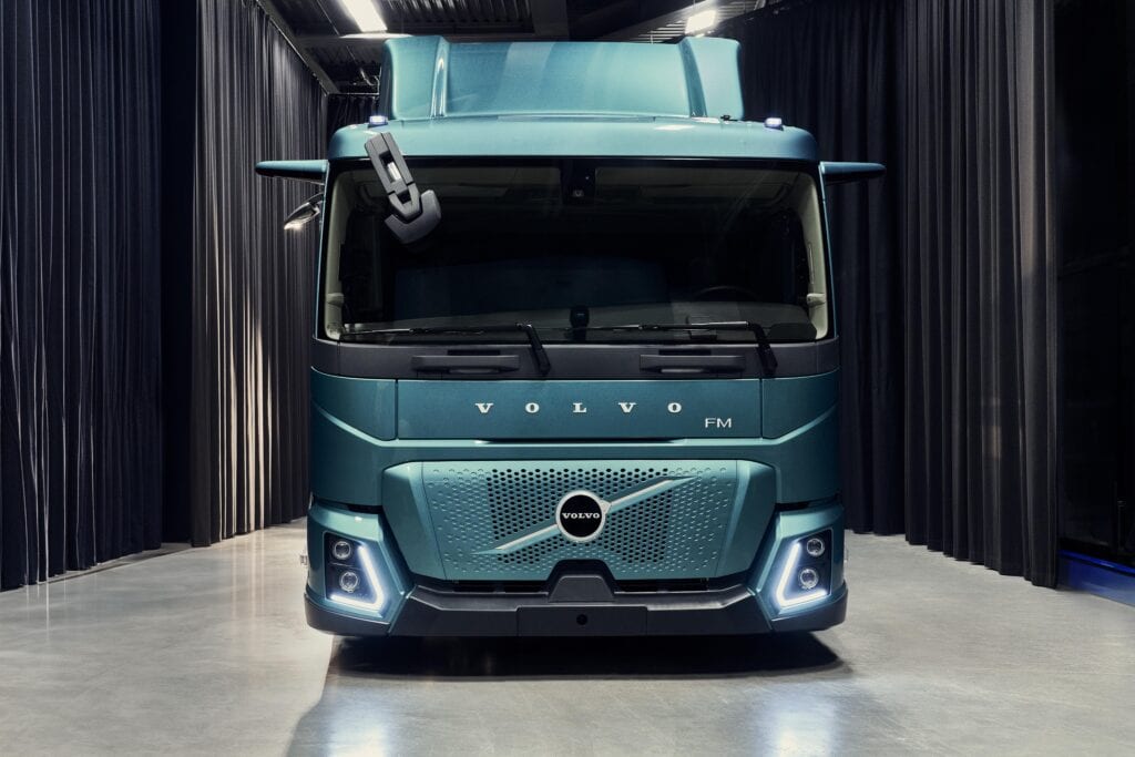 Volvo Trucks FM Low Entry TIR transNews