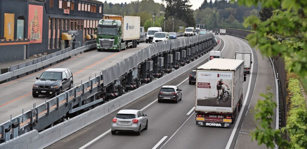 Modifizierte Astra Bridge TIR transNews