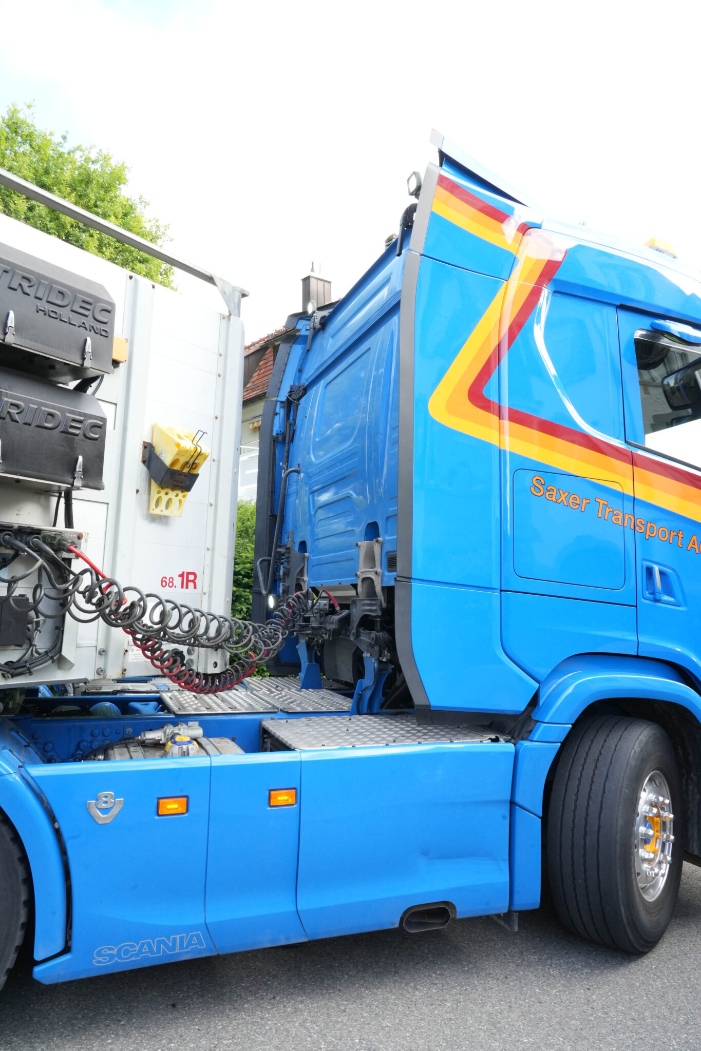 Verwunderlich Tir Auf Lkw Bild