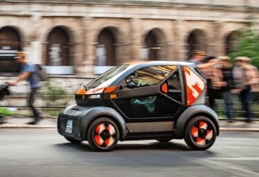 Futuristisches Ei auf vier Rädern: der Duo von Mobilize (wie auch der Bento mit Kofferaufbau) ist ein serienreifes Konzept für nachhaltige City-Mobilität.