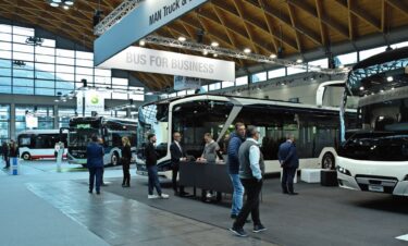 Der Schwerpunkt vieler Hersteller lag auf Reisebussen. Doch andere Aussteller, wie MAN Truck & Bus, brachten auch ihre Linienbusse mit.