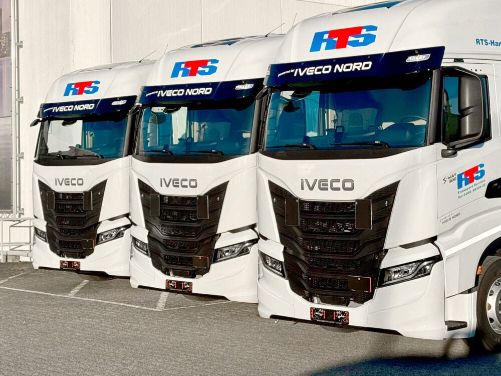 Drei von 100 S-Way-Schwerlast-LKW für RTS