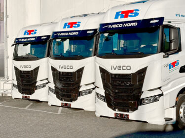 Drei von 100 S-Way-Schwerlast-LKW für RTS