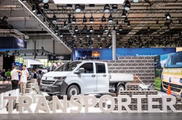 Mit dem Bundesratsentscheid, der auch Transporter betrifft, werde laut auto-schweiz der Druck auf das Automobilgewerbe – insbesondere Importeure und Garagisten – massiv ausgebaut. (Symbolbild: IAA 2024)