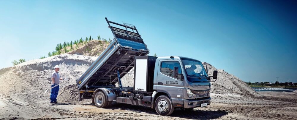 Vollelektrischer Next Generation eCanter 7C18e 7,49 t als Dreiseitenkipper