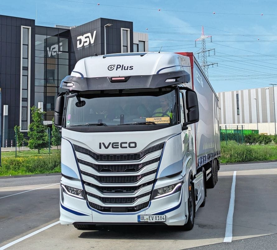 Beim Praxistest von Iveco, Plus, DSV und dm-drogerie markt verbrauchte der teilautonome S-Way 10 Prozent weniger.