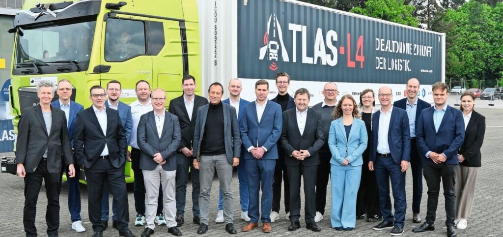 Zusammen erfolgreich: Vertreter der zwölf Projektpartner des ATLAS-L4 Projektes bei der Abschlussveranstaltung.