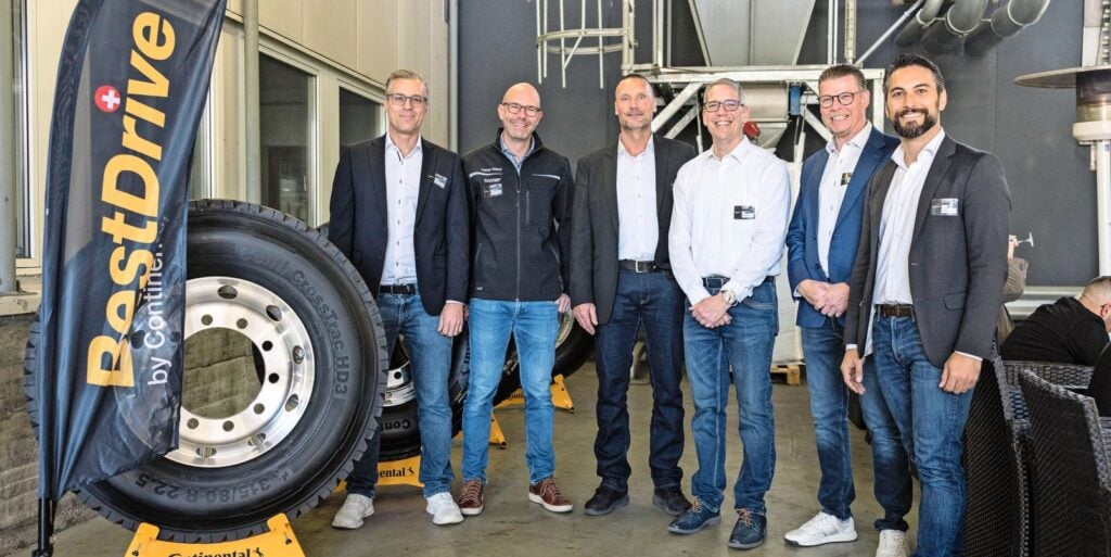 Das Team von BestDrive Switzerland AG (hier mit Tobias Wülser, 2.v . li.) freut sich über den gelungenen Anlass.