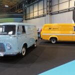 Ford-Klassiker 2004er Transit Connect X-Press (links hinten), 1964 Ford Taunus Transit (Mitte) und Transit der 1970er.