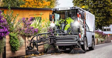 Lange hat man sich auf sie gefreut, jetzt ist sie da: die batterieelektrische Kärcher MC 250 e!ectric.