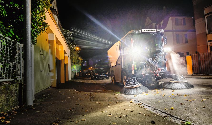 Perfekt für den Nachteinsatz dank niedrigem Geräuschpegel und LED-Scheinwerfern.