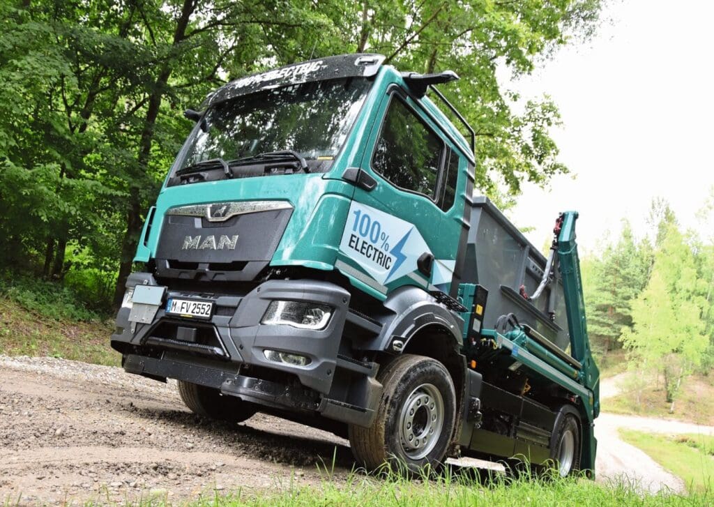 Mit dem MAN eTGS, hier als Welaki, ist man auch abseits asphaltierter Strassen gut unterwegs.