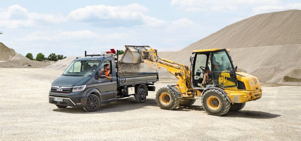 Neuster Zugang im Aufbauangebot ab Werk ist der Drei-Seiten-Kipper Trigenius von Meiller.