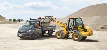 Neuster Zugang im Aufbauangebot ab Werk ist der Drei-Seiten-Kipper Trigenius von Meiller.