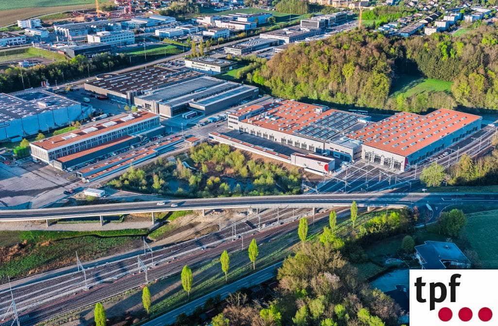 Seit 2019 vereint das Betriebszentrum in Givisiez FR alle Aktivitäten der TPF an einem einzigen Ort auf 70 000 m². (Foto: Jo Bersier)