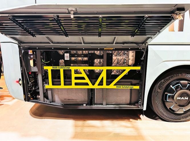 Die verstärkte Seitenstruktur des MAN Lion's Coach E sorgt für zusätzliche Crash-Sicherheit.