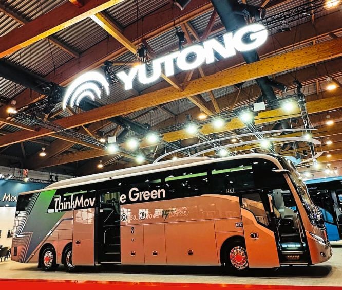 Der E-Reisebus Yutong T14E sieht von aussen gut aus, ist innen aber weit entfernt vom europäischen Standard.