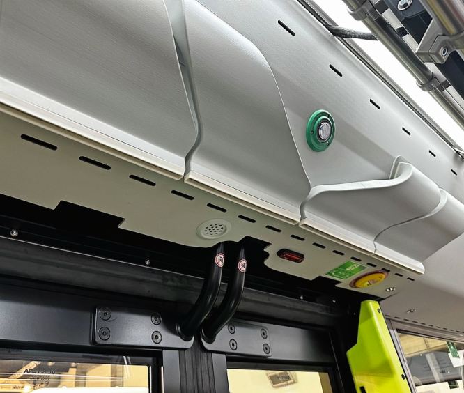 Der Luftvorhang sorgt im «Swiss eBus plus» von Hess für eine gleichmässige Temperatur bei offener Tür.