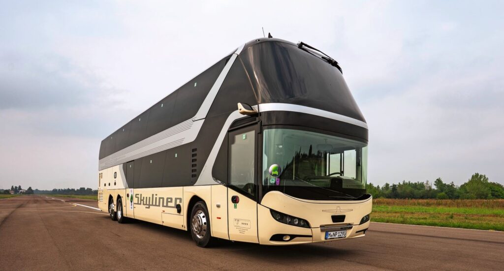 Der Neoplan Skyliner trat als limitierte «Auwärter-Edition» an.