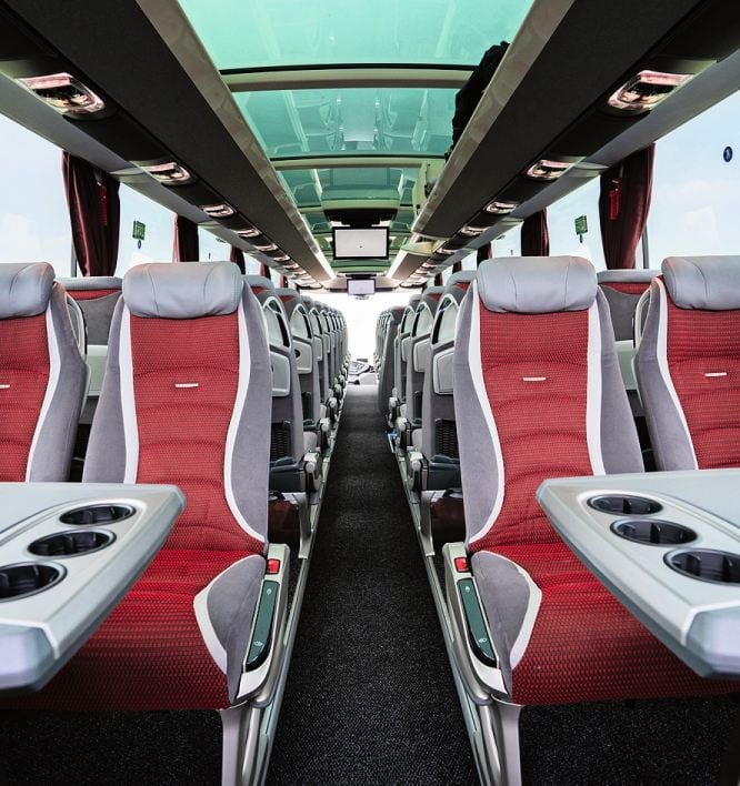 Der geräumige und luxuriöse Fahrgastraum lädt zu langen Reisen ein.